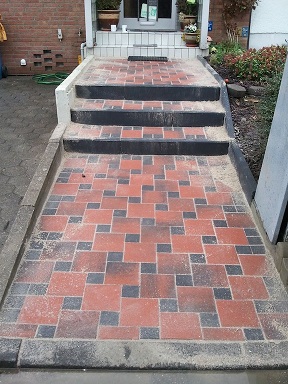 steine im eingangsbereich