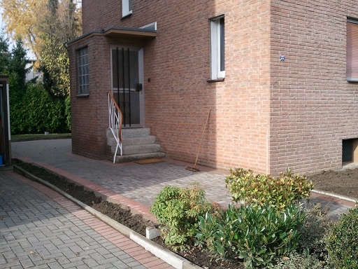 stufen vor dem eingangsbereich